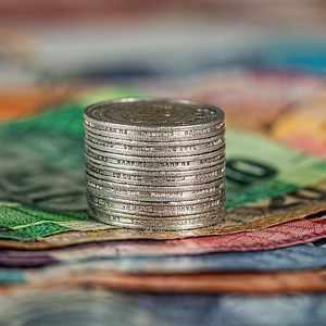 gagner plus; devenir riche, gagner de l'argent ; faire du fric; comment gagner plus